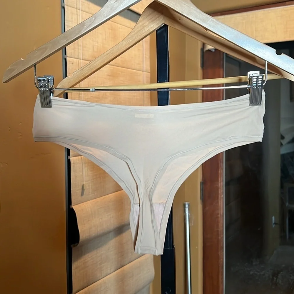 NWOT SKIMS FITS EVERYBODY THONG CLAY SIZE 3X